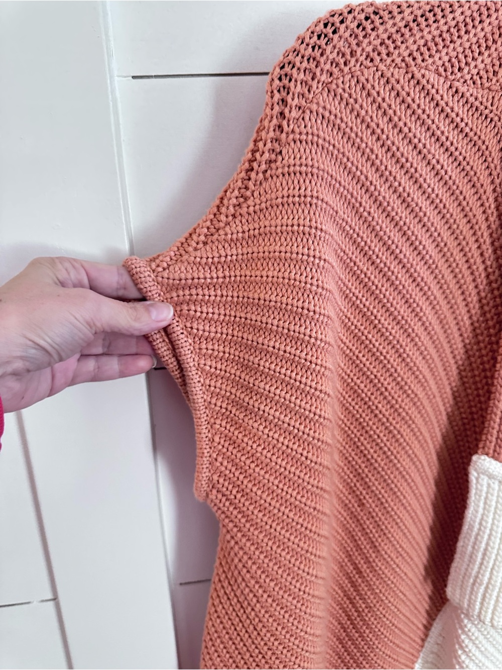 ST. JOHN S cable knit peach-white waterfall open drop sleeve quiet luxury vest - Picture 7 of 13